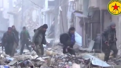 Kurdish forces battle Islamic State militants in Kobani