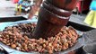 کہولو کے زریعے بادام کا تیل نکالنے کا روایتی طریقہ