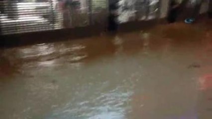 Kuşadası'nda Yollar Göle Döndü