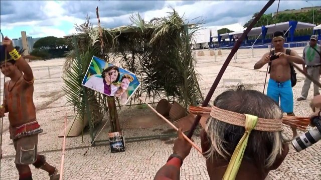 Flechadas em foto de Dilma e Kátia Abreu