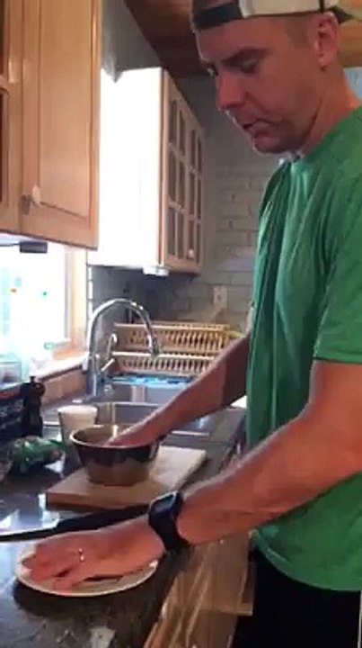 La Seule et Unique Façon de Couper des Raisins en 2.