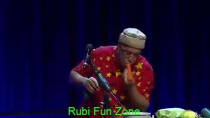 A Man with great work in show, he show the amazing thing to make from carrot