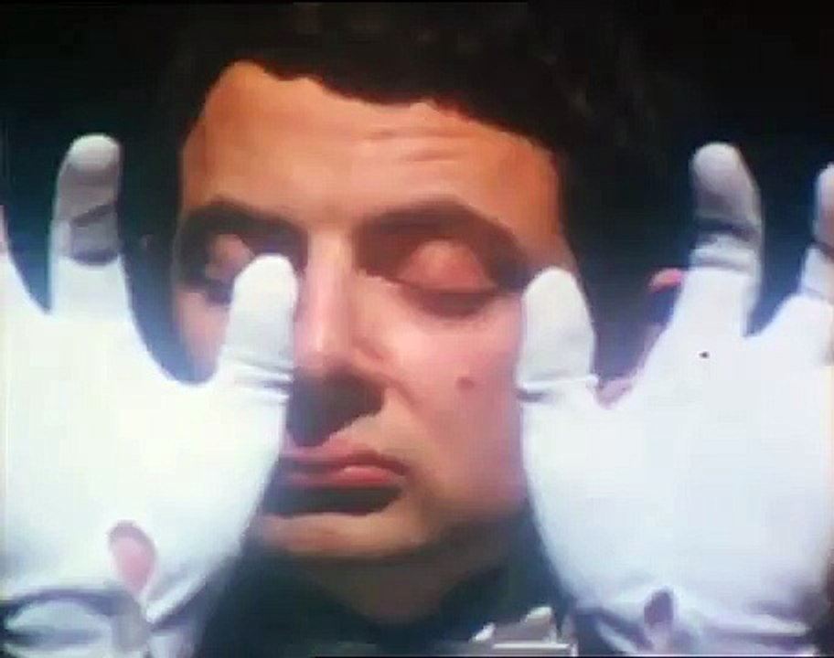 Mr Bean(Rowan Atkinson) plays Beethoven's Pathetique Sonata and Moonlight Sonata Piano