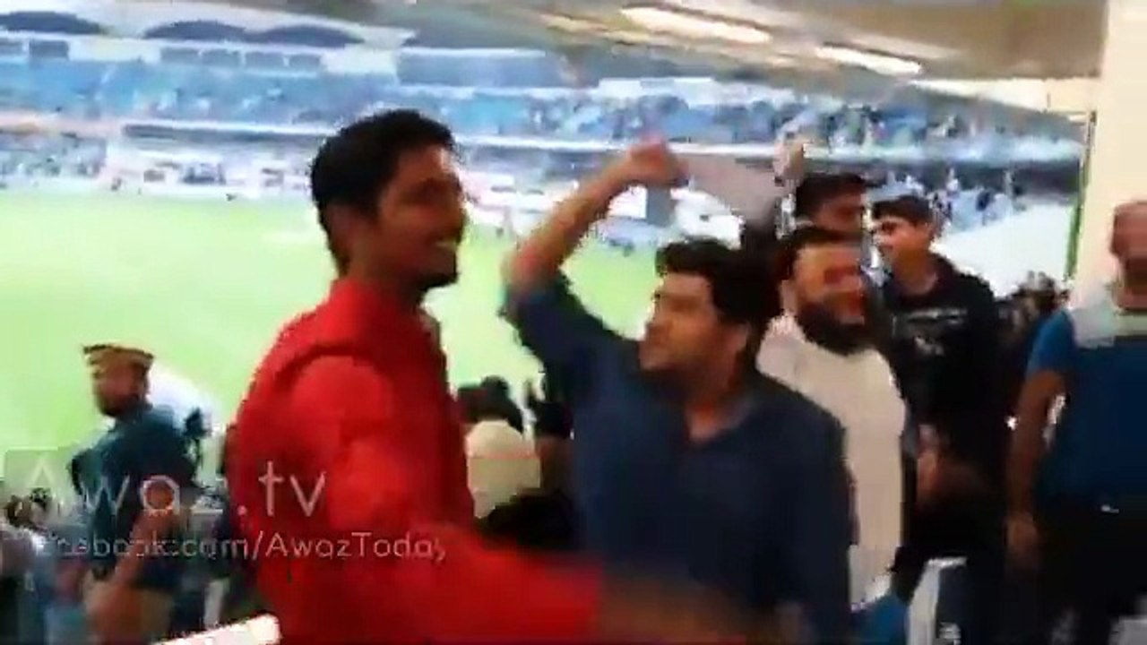 Go Nawaz Go during Pakistan Newzealand T20 Cricket Match Dubai - 5 December 2014