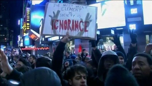 New York : les manifestants envahissent Times Square pour dénoncer les violences policières