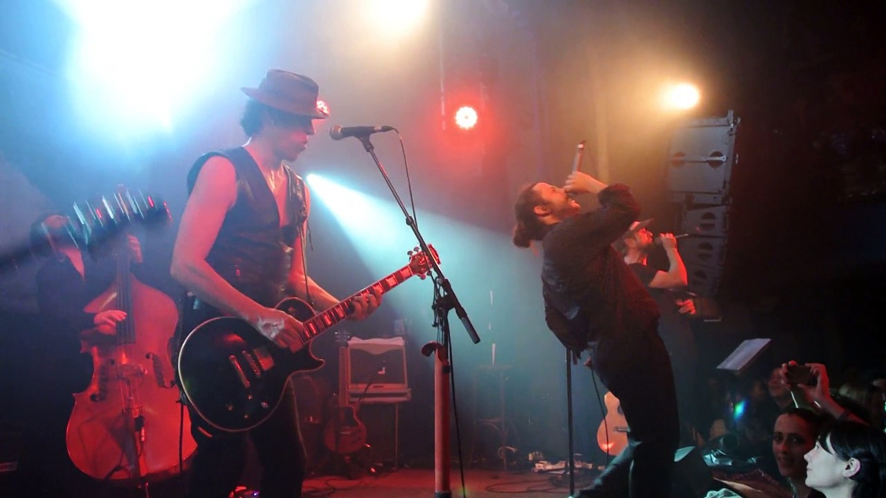 Les Hurlements d'Léo chantent Mano Solo : "On vous aura prévenu"