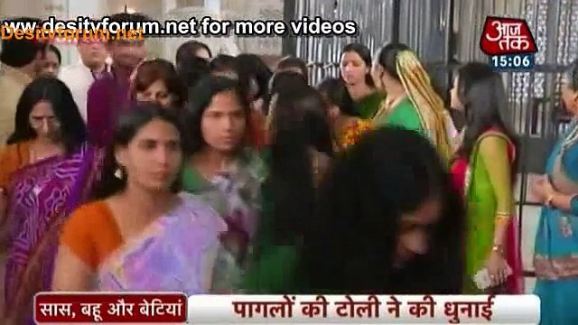 Paaglon Ki Toli Ne Ki Raadha Ki Pitaayi – Saathiya