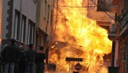 Bursa'da Doğalgaz Borusu Patladı, Alevler Metrelerce Yükseldi (2)