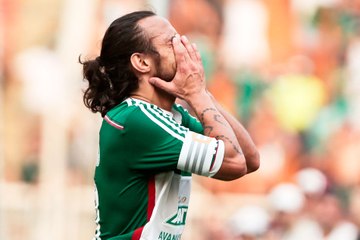 Dorival levanta dúvida sobre presença de Valdivia no domingo