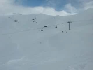 la famille de regis bouffe la neige