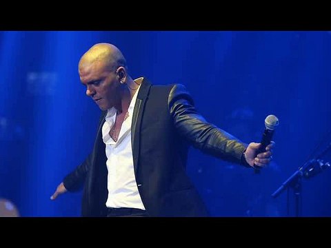 אייל גולן - מנגנת את חיי קריוקי