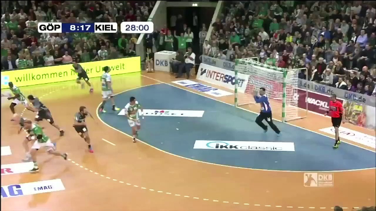 Magnifique relance / roucoulette de Marcel Schiller en Bundesliga (handball)
