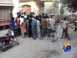 Citizens torture thief in Multan-Geo Reports-05 Dec 2014