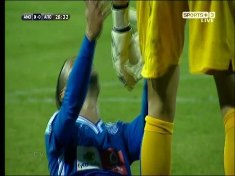 Ανόρθωση-ΑΠΟΕΛ Ευκαιρία Κάλβο - Ζητά πέναλτι 29'