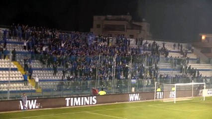 Οι οργανωμένοι στο πλευρό των ποδοσφαιριστών