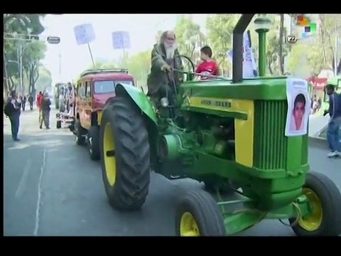 Peasant farmers block Mexico City streets in support of Ayotzinapa