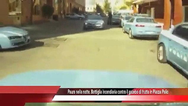 Paura nella notte. Bottiglia incendiaria contro il gazebo di frutta in Piazza Palio