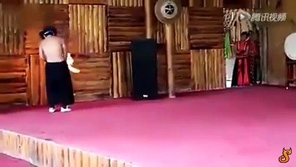 Gösteri yaparken erkekliğinden oluyordu  süper