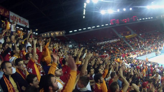 Galatasaray Liw Hospital-Laboral Kutxa ultrAslan Tribünü