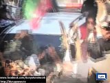 Dunya News - PML-N and PTI activists show aggresion outside election tribunal