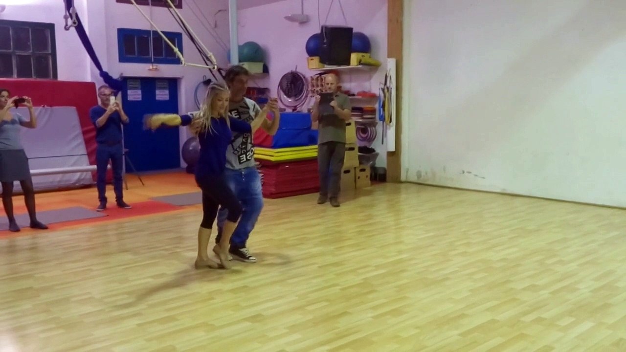 N ' LINEA Cours de Bachata sensual du 22 11 2014 avec Jes y Karina