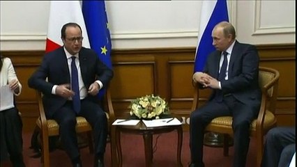 Hollande à Poutine : "Nous devons éviter qu'il y ait d'autres murs qui viennent nous séparer"