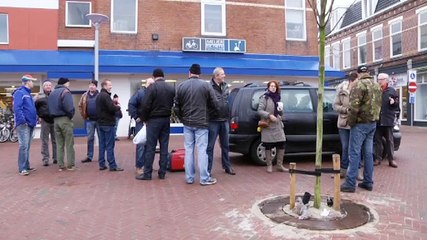 Beelden: Actievoerders demonstreren opnieuw op Oldambtplein - RTV Noord