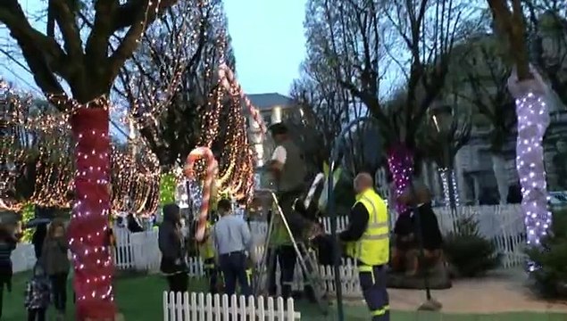 LES NEWS DU SAMEDI DE MICHOU64 W-D.D. - 5 DÉCEMBRE 2014 - NOËL ANGLAIS - LE VILLAGE ENCHANTÉ PRÊT POUR L'INAUGURATION.