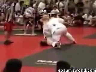 Müsabakada Altına Kaçıran Karateci