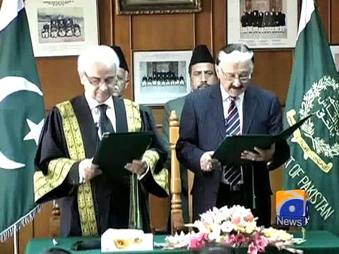 Justice (retd) Sardar Raza Khan takes oath as new CEC-Geo Reports-06 Dec 2014