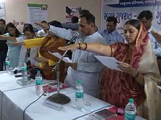 Rajkot Vijay Rupani takes pledge on Cleanliness at PadmaKunvarba Hospital