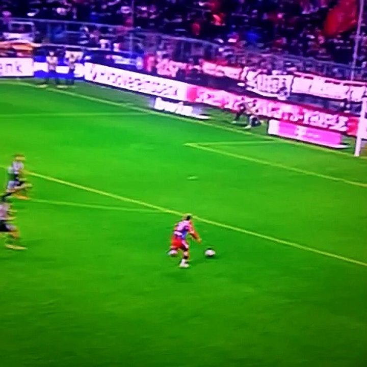 Yok artık gözlerinize inanamayacaksınız. Lewandowski'nin kaçırdığı inanılmaz gol..