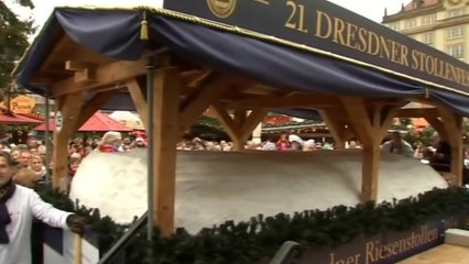 German bakers unveil giant Christmas cake