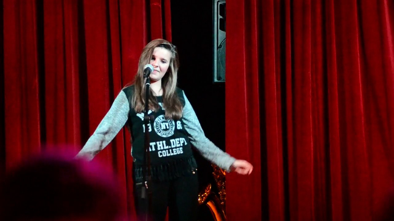 Lola Reva chante "andalouse" 05 12 2014