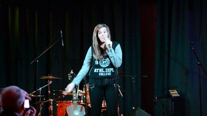 Lola Reva chante "color gitano" 05 12 2014