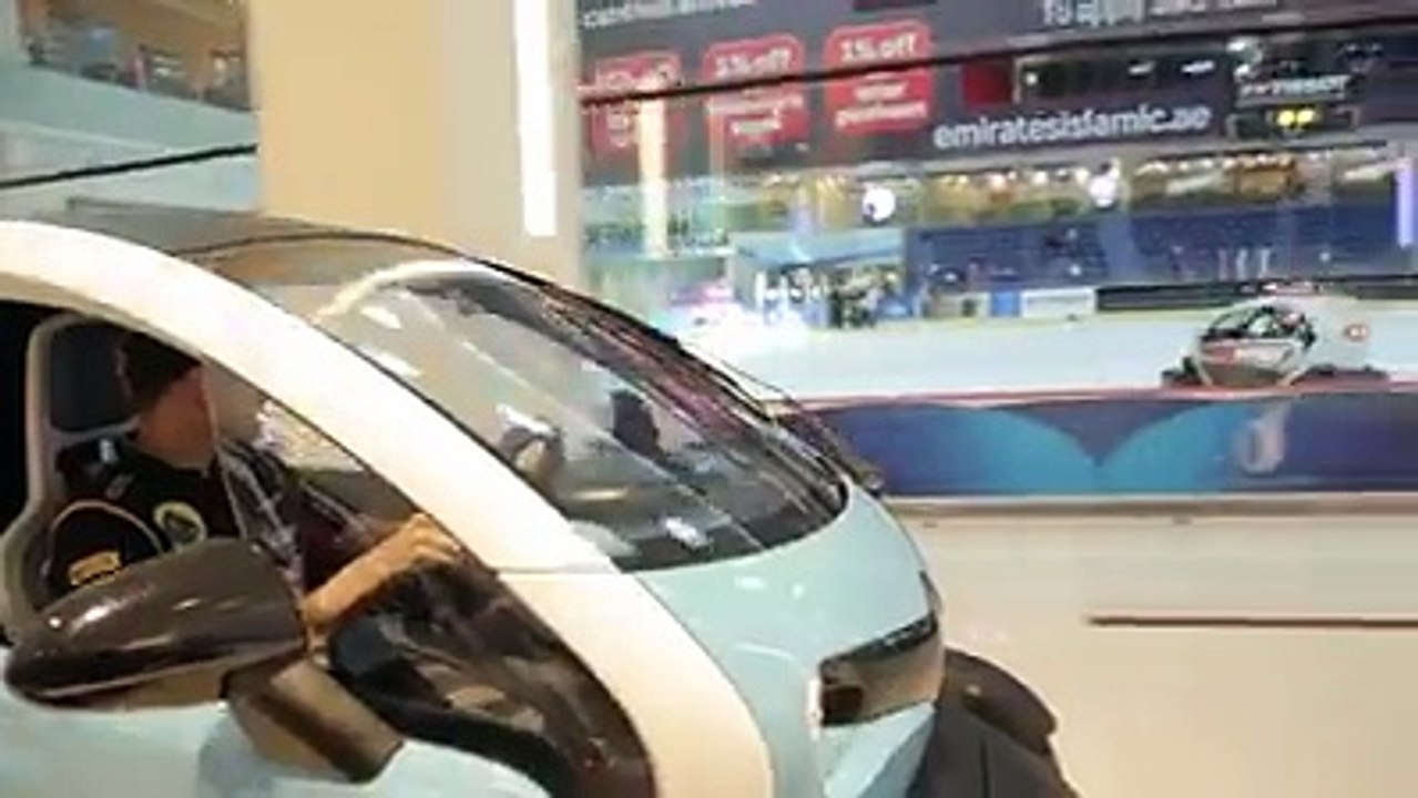 Spectacular In and Out beauty of The Dubai Mall - Lotus F1 Team Driving Renault Twizy in Mall #Dubaimall #F1Team #Dubai