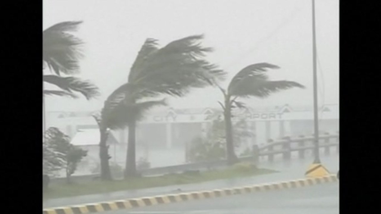 Typhoon slams into Philippines, 1 million evacuated