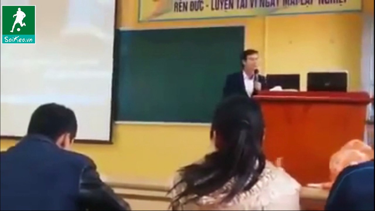 Thầy giáo bá đạo với ca khúc Em của ngày hôm qua - soikeo.vn