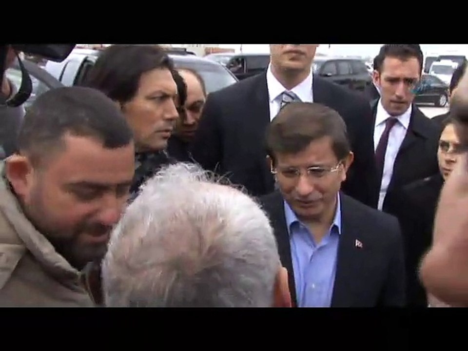 Davutoğlu’nun yolunu kestiler