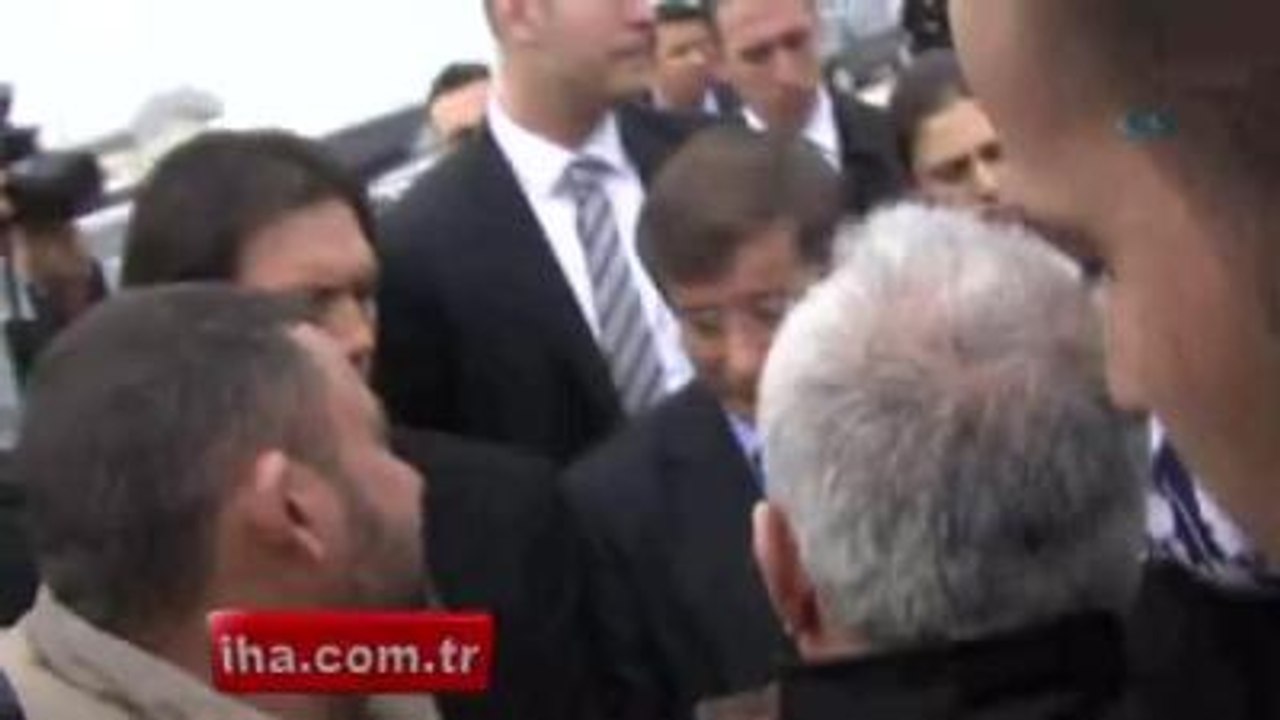 Davutoğlu'nun Yolunu Kestiler