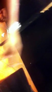 Un homme saoul coincé dans des toilettes