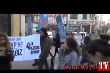 'Zorunlu din dersi kararı' protestosu