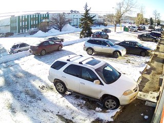 Le pire conducteur du Canada essaye de sortir d'une place de parking