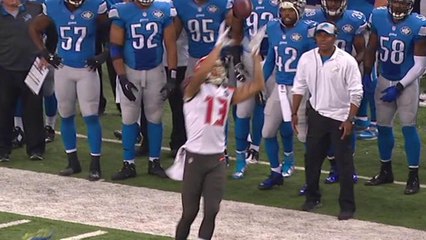 Evans brings in deflected pass