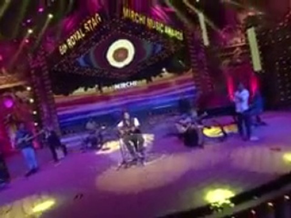 Arijit Singh with his soulful performance - Video Dailymotion