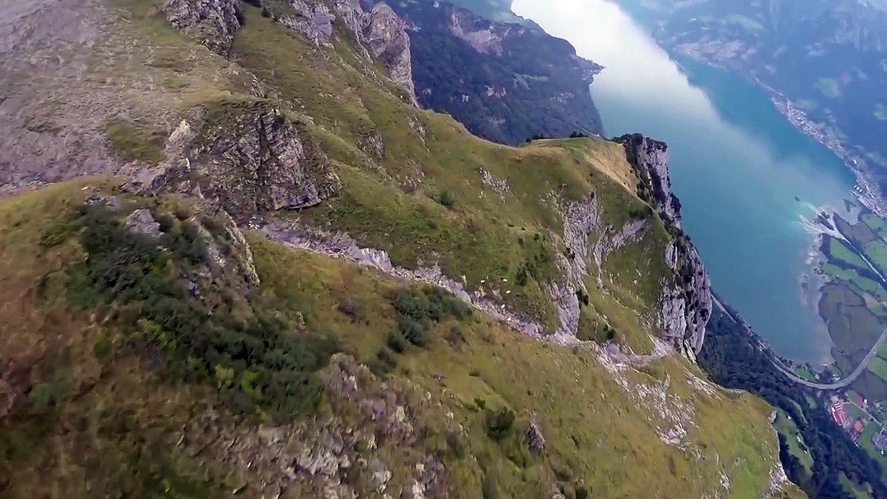 Vol en Wingsuit magique : Slalomer entre les sapins et raser le sol  en Base Jump