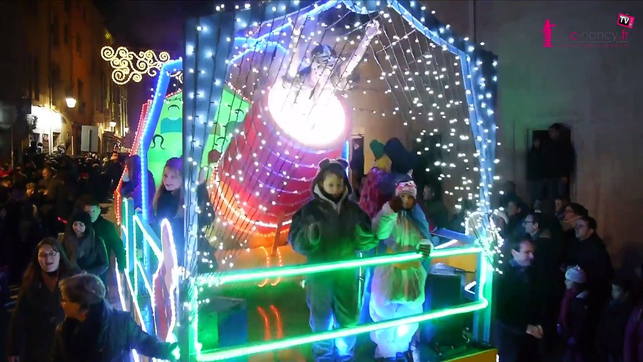 Le cirque s'invite au défilé de la Saint-Nicolas 2014 à Nancy