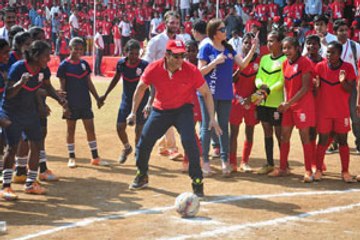 Salman kicks it in for Nita Ambani