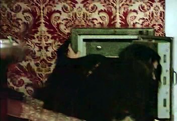 Dhuan Movie Clip01 - Rakhee attemps escape with jewellery