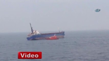 Kum Yüklü Gemi Batma Tehlikesi Geçiriyor